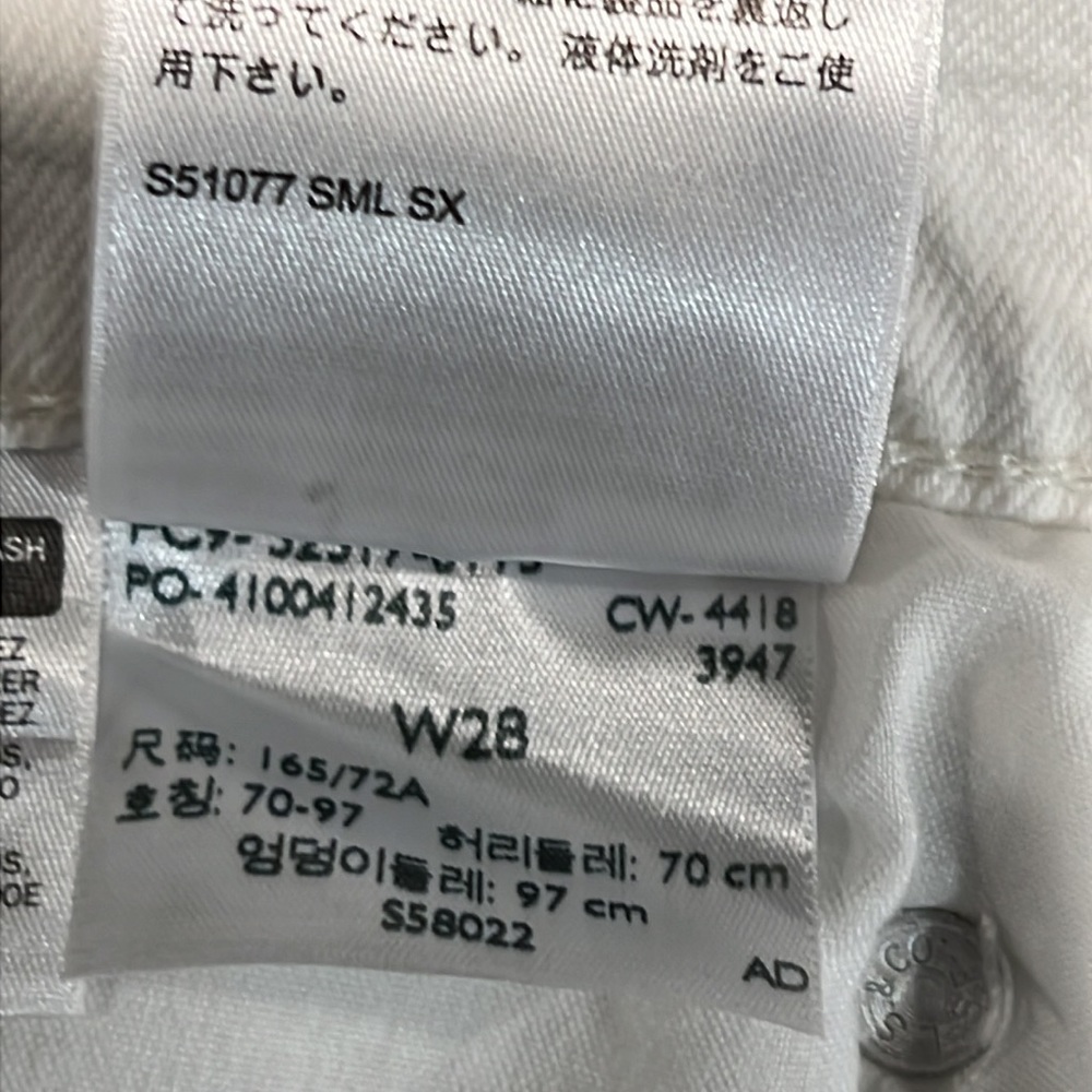 NWOT Levi’s 501 Distressed Shorts - Picture 10 of 12